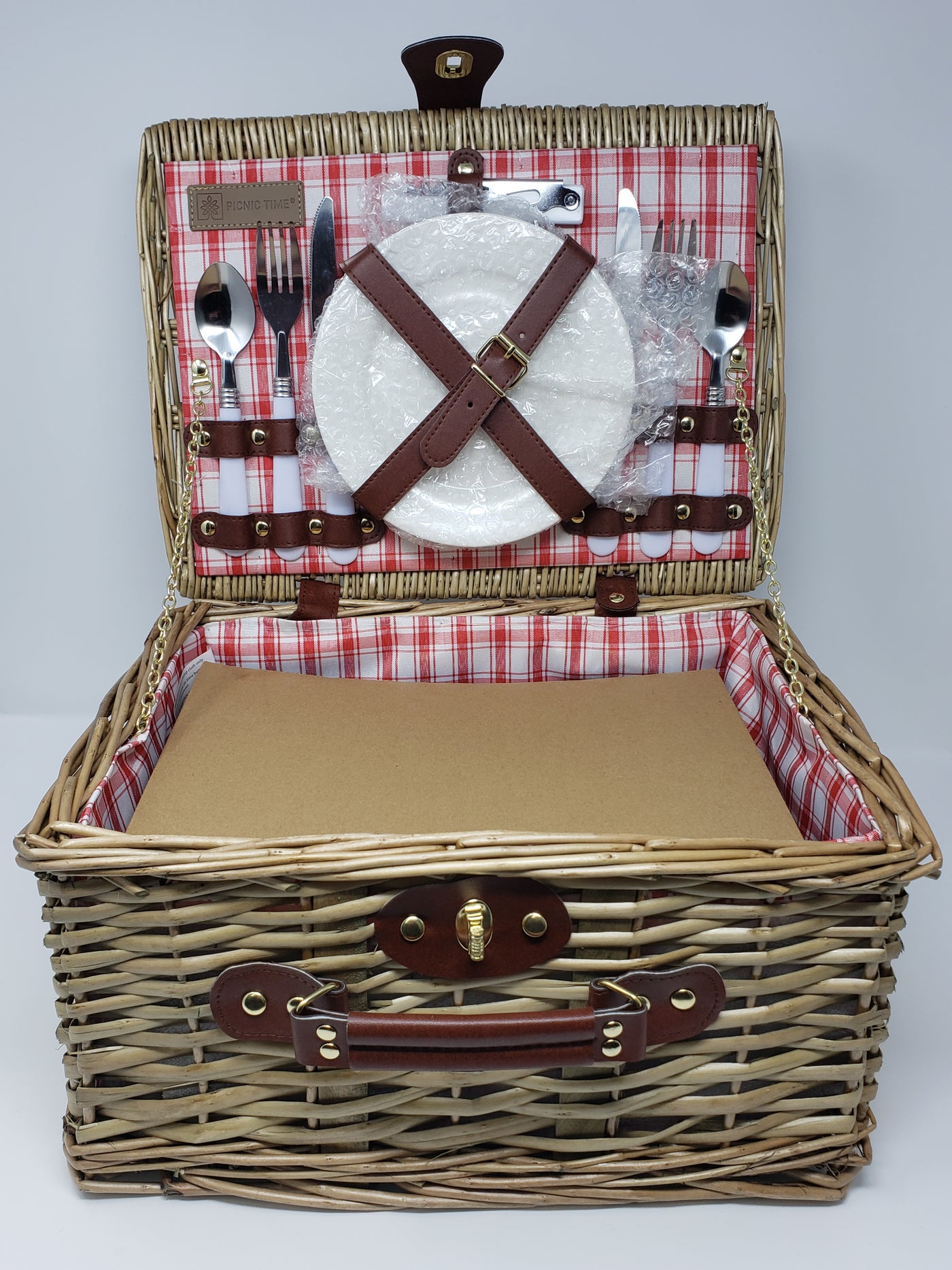 English Style Picnic Basket w/ Service for Two